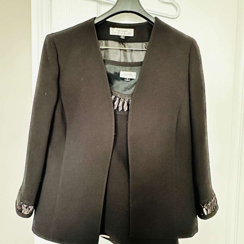 Tahari 3 pc pant suit sz 10